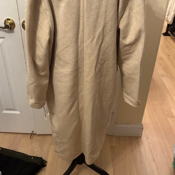 Elegant Women's Tan Trench Coat - Picture 14 of 14